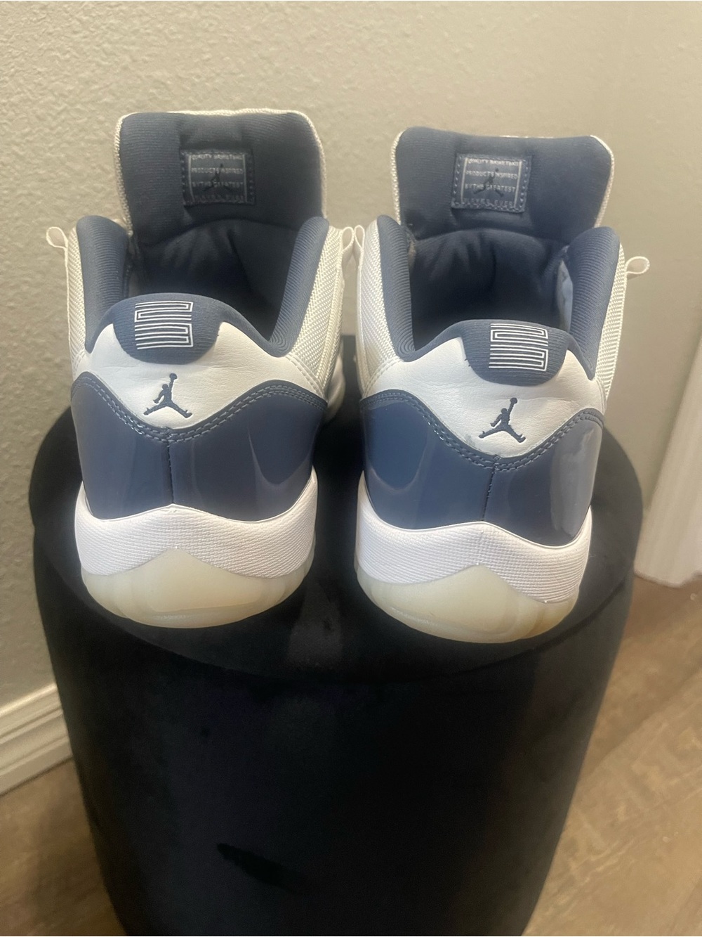 Air Jordan 11 Retro Low
WHITE/MIDNIGHT NAVY BLANC/MARINE - Picture 4 of 7